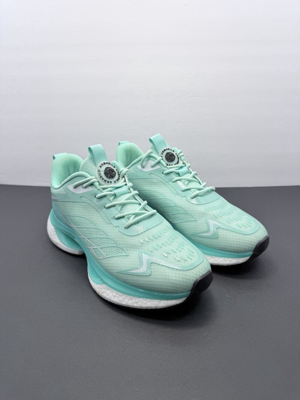 Armadillo Women's Athletic Sneakers LightweightSize 10.5 Turquoise/white